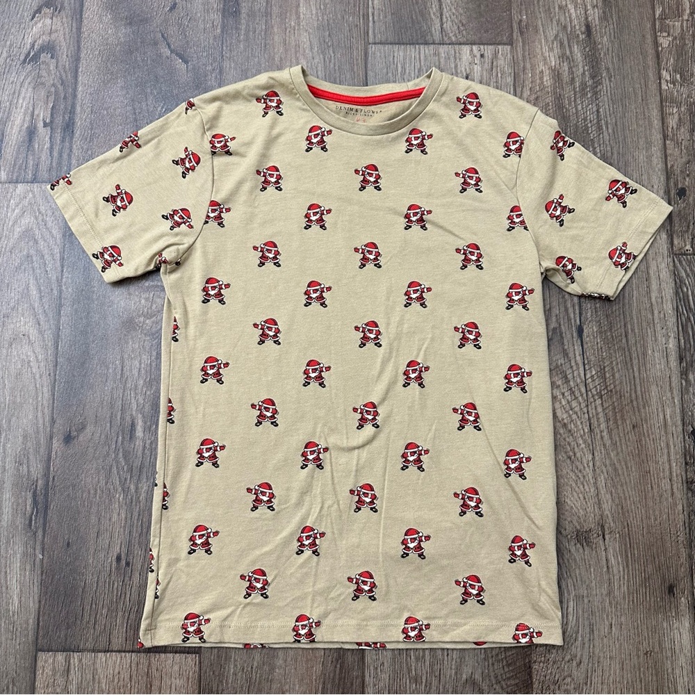 Denim & Flower Ricky Singh Santa Dabbing Allover Print T-Shirt Size 13/14 Beige